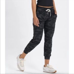 Vuori Performance Joggers Black Camo